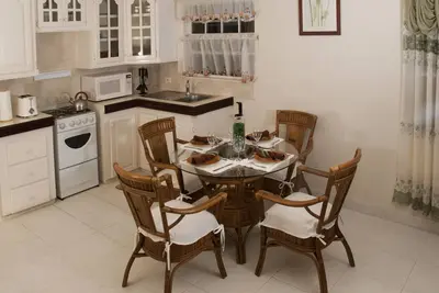 Image de JersonApartment - Deux chambres à coucher: une maison confortable dans l'île paradisiaque de la Barbade.