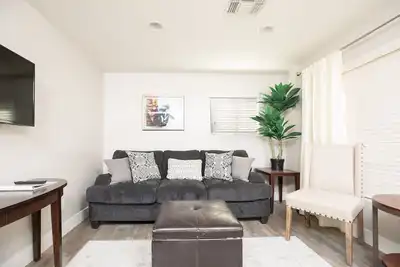 Image de Maison 3br rénovée à Mesa | Près de LightRail | Voiture!