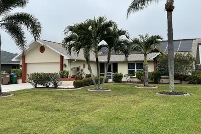 Image de Villa Carina - Golfe Accès Canal Accueil avec Solar & Electric Piscine chauffée