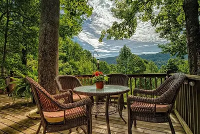 Image de Wonder Windsong | Cabine confortable Saluda | 10 minutes de la tyrolienne de la gorge