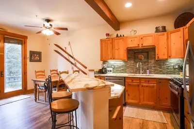 Image de Cosy 1br, 1ba, Dans les bois, Sur la navette de la station, à proximité de River Run!