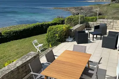 Image de Bretagne, Morbihan, Pieds dans l'eau, 8 personnes, mer à 50 mètres, exp sud
