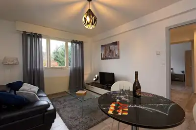 Image de Le Bernanos : Proche Centre Ville - Gare - Pompidou - Internet Wifi Haut débit