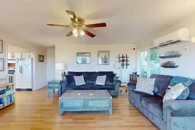 Image de Cabine avec grande terrasse, WiFi gratuit, près de 2 parcs d'État!