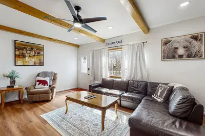 Image de Nouvelle Liste! Condo au bord de la rivière de niveau inférieur proche de tout dans le centre-ville de Helen