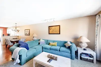 Image de Nouvelle Liste! Maison de ville en montagne avec piscines et bains à remous communs