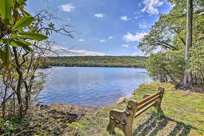 Image de Lakefront Condo w / Pool Access-1min à Big Boulder!