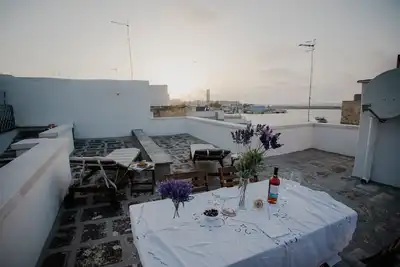 Image de Appartement confortable avec vue splendide sur la mer et terrasse Wi-Fi Gratuit
