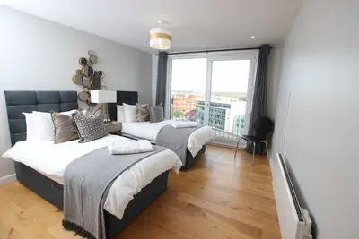 Image de Serein, magnifique 2 Bed Flat Plus! Parking gratuit