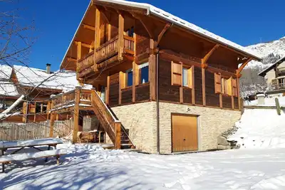 Image de Chaleureux Chalet Traditionnel en Bois Briançon Serrechevalier 1200m