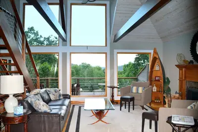 Image de Un refuge de montagne contemporain, aucun dépôt requis, 8 personnes, un séjour d'ours Vrbo