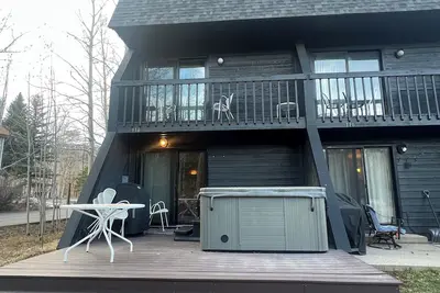 Image de Négociable! Bain à remous, nouvelle salle de bain principale. Prix spécial pour janvier!