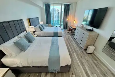 Image de Condo 2 lits - Vues spectaculaires sur Marina & Ocean!