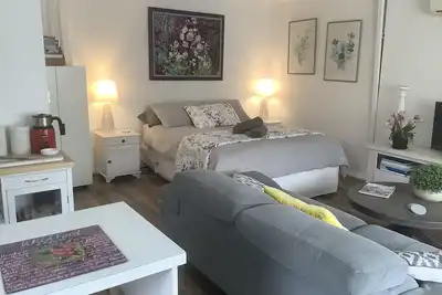 Image de Hébergement indépendant avec animaux domestiques dans un joli jardin