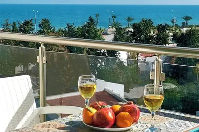 Image de Nouveau (2014) Appartement 1 Chambre Avec Vue Panoramique Sur La Mer, À 200 MÈTRES De Sandy Long Beach