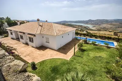 Image de Villa Avec Vue Sur Le Lac, Piscine PRIVÉE Et Parking À 30 Min De La Plage