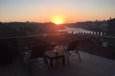 Image de Appartement de luxe de 175m2, lumineux et central, à côté des caves à vin