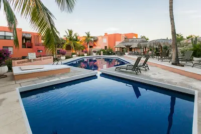 Image de Ground Floor Condo Avec Spectacular Garden & Ocean View