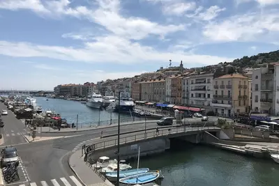 Image de Deluxe three bedrooms flat in Sete front of \" canal royal\"