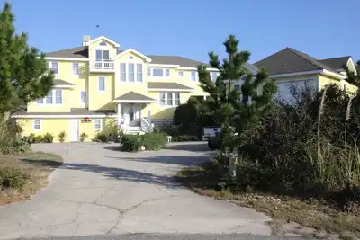 Image de Le rêve d'Uilani! Magnifiquement rénové avec de vastes terrasses! Ascenseur en 2019