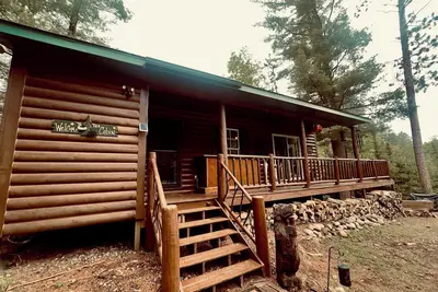 Image de Private Cabin & Quaint à Mercer. Près de la ville avec de nombreux Northwoods Services.