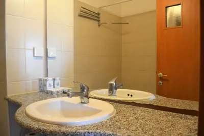 2bdr Amazing Location with Parking