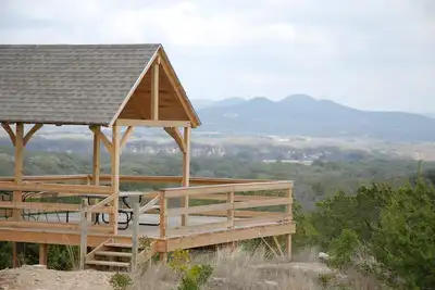 Image de Nouveau! Maison familiale avec vue Mtn pr��s du parc Utopia!