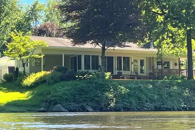 Image de Muskegon River Cottage avec rampe de mise à l'eau privée