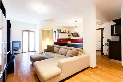 Image de Central Sorrento, récemment rénové 2 Double Br, 2 Bt, salon, balcon, WiFi