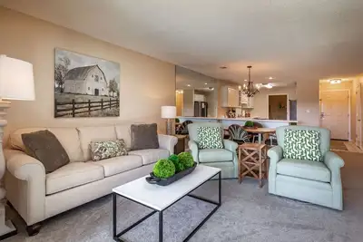 Image de Automne Specia lESTAY 3 Nights, Get 4th Free - Ground Level 2/2 Condo With Balcony