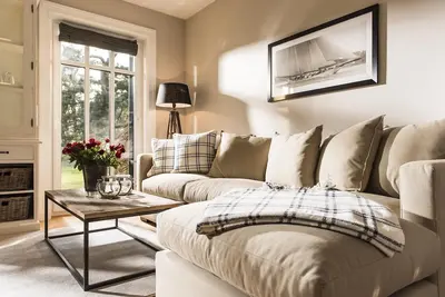 Image de Appartement de luxe avec cheminée, terrasse, vue sur l'eau et par jour. Nettoyage incl.