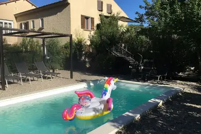 Gîte Eléna avec piscine privée, au pied du Mont Ventoux