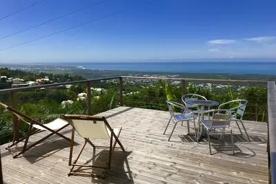 Lounge des hauts  vue panoramique entre Océan et Montagnes
