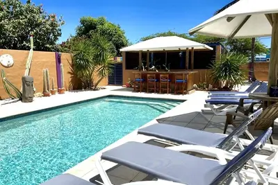 Image de Maison fermée totalement privée pour votre paradis parfait.