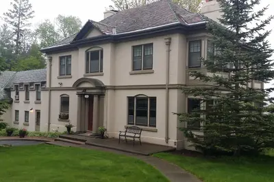 Image de Hawthorne Manor - Permis d'opération # Pl13-034 L'emplacement est parfait!