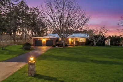 Image de Nouvelle inscription: élégant et isolé Tuckahoe Ranch House, à pied du parcours de golf de Shinnecock Hills