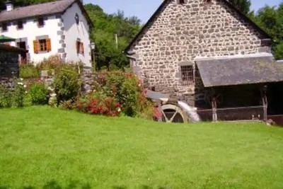 Image de Ancien moulin à eau près des Volcans