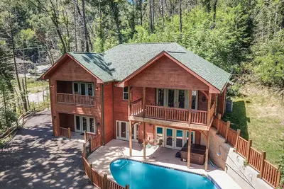 Image de Smoky Mountain Splash, 6 chambres, piscine privée, WiFi, table de billard, pour 18 personnes