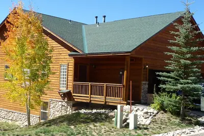 Image de Familial 3 chambres à coucher, 3 salles de bain, Mt. Accueil, près de 6 domaines de ski de renommée mondiale