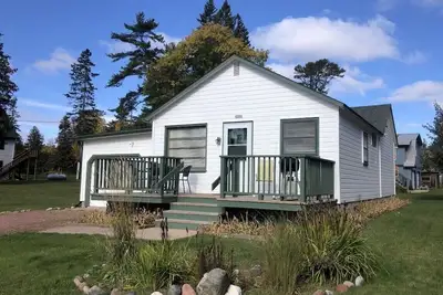 Image de Cottage privé situé en ville sur l'île Madeline Promenade facile aux magasins et restaurants!