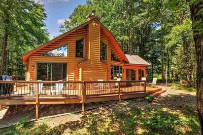 Image de Chalet familial sur les rives de la rivière Betsie. Près de Crystal Mountain.