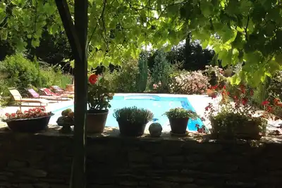 Image de Piscine chauffée privée, accès handicapé Rdc, Jardins, calme, famille