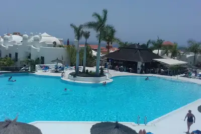 Image de Appartement dans un superbe complexe avec 3 piscines, bar, Wifi près de la mer