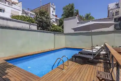 Image de Groupes à Gracia 3 chambres 10 pax avec WiFi gratuit Piscine et terrasse