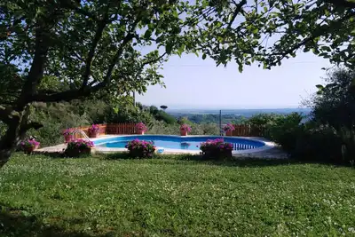 Image de Un coin de paradis avec une vue imprenable sur les collines!