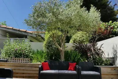 Maison de charme avec patio, tout confort, bien située.