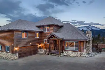 Image de Ski Pole Lodge - Connectez-vous la maison qui dort 24