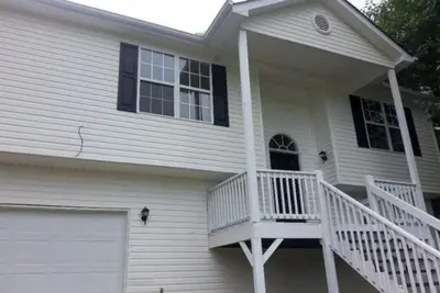 Image de * Étage privé près de l'aéroport-2 Bd / 1 Bath