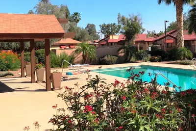 Image de Convient à 12: Maison de ville - Conçu pour les Grandes ou 2 Familles + Enfants