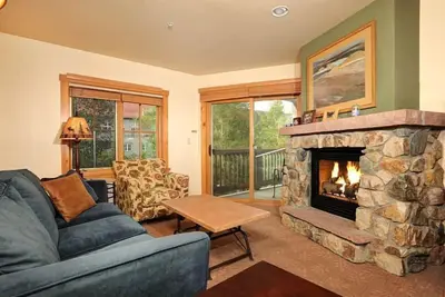 Image de Condo de charme pour 8 avec balcon | Accès à la piscine et au spa